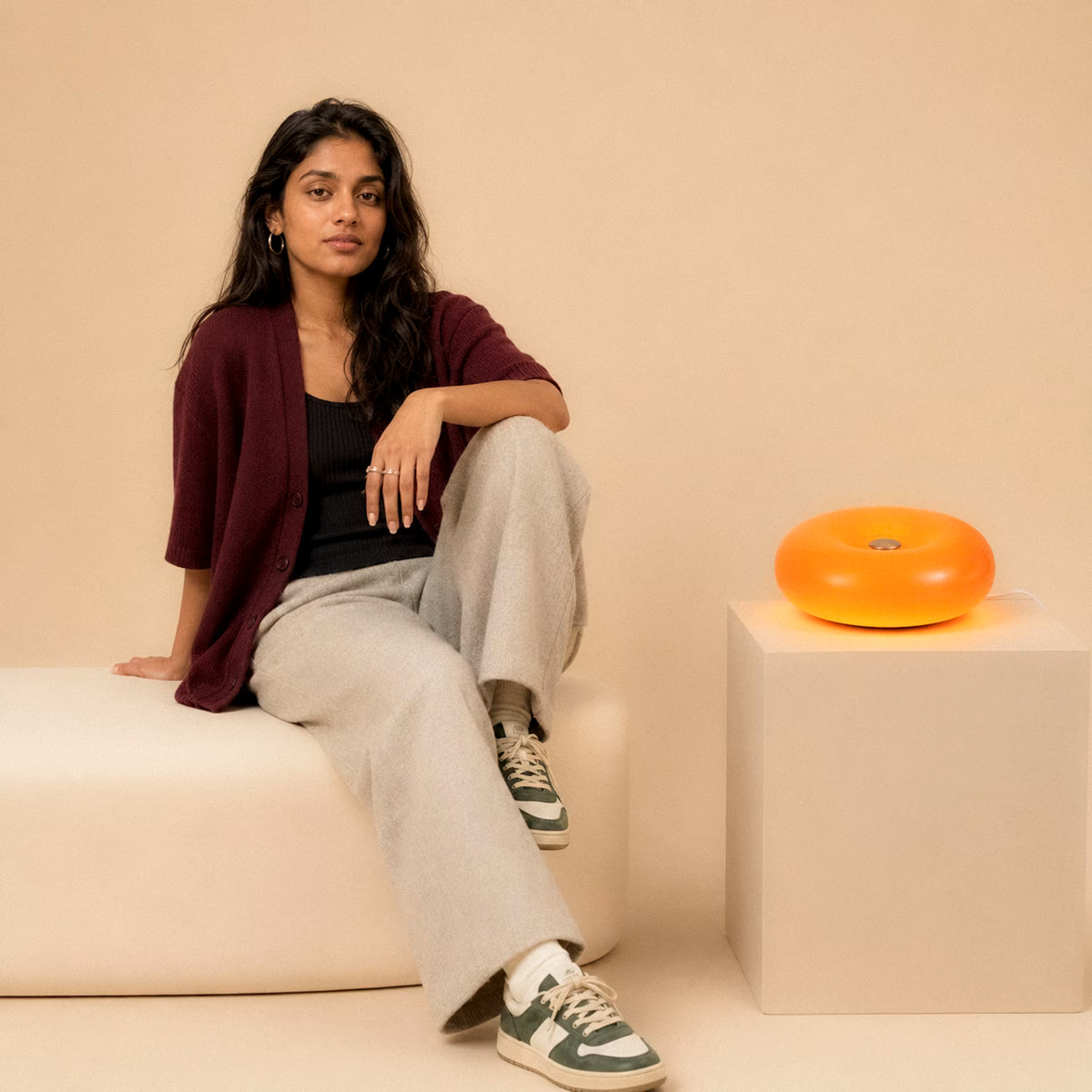 Donut sculptural table lamp – product view 3