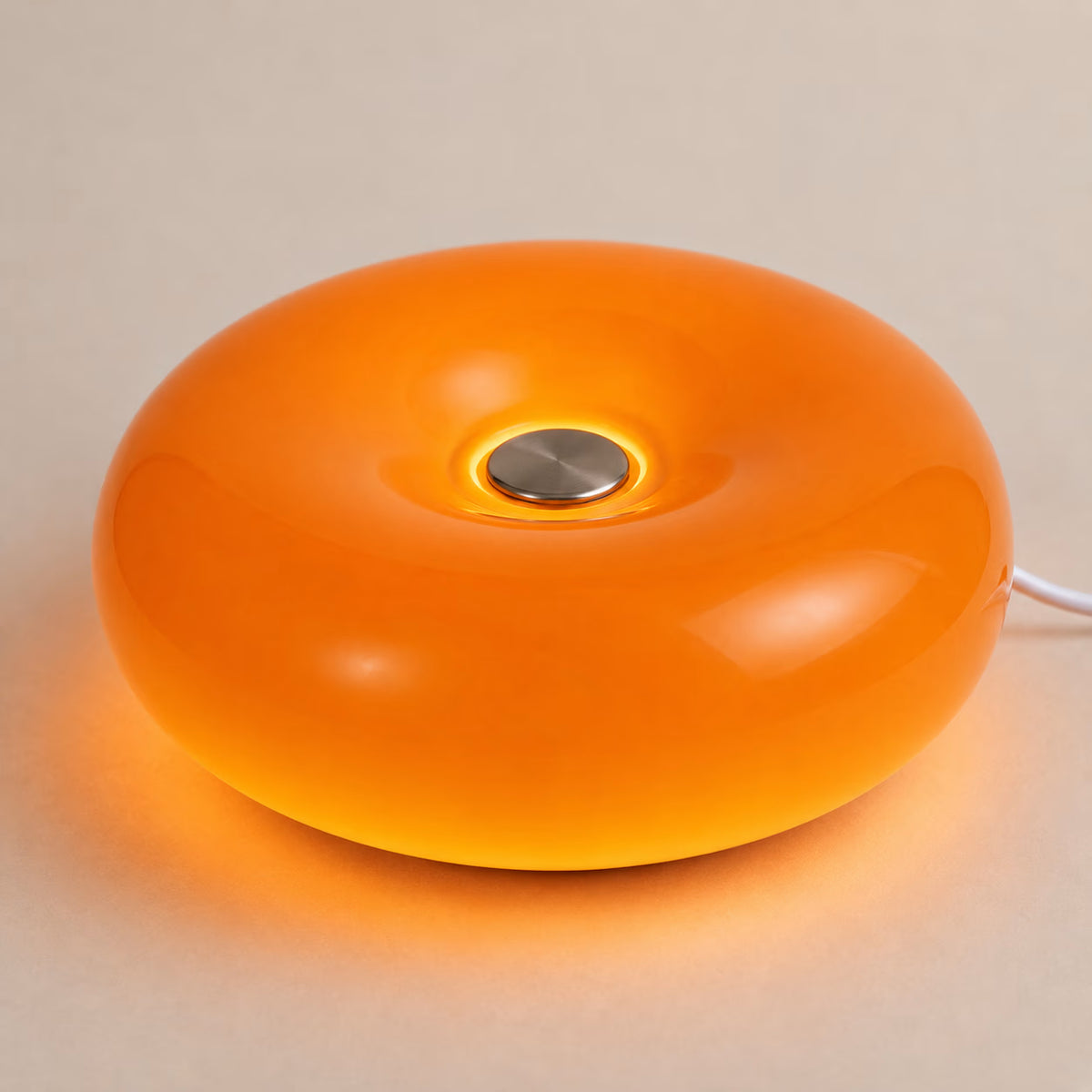 Donut sculptural table lamp – product view 2
