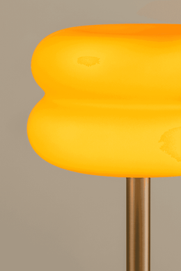 Compact 18 × 28cm glass table lamp with cord switch