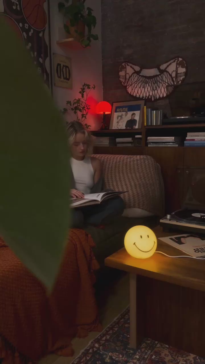 Rechargeable Smiling Night Lamp video, second clip