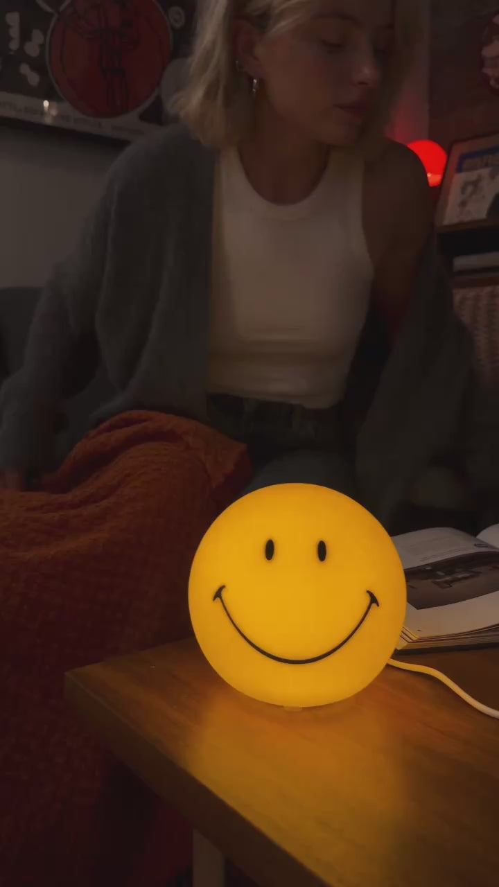 Smiling Night Lamp video