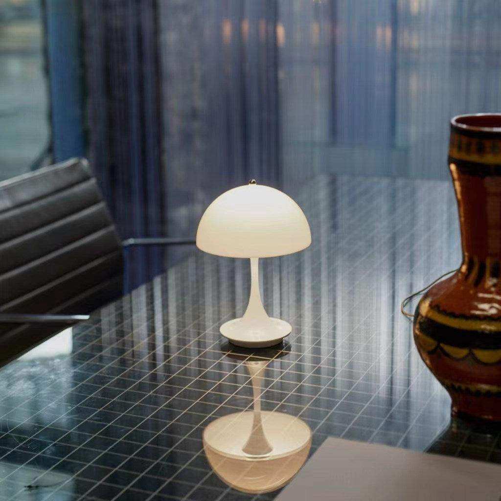 Luna lamp compact 23cm-tall design