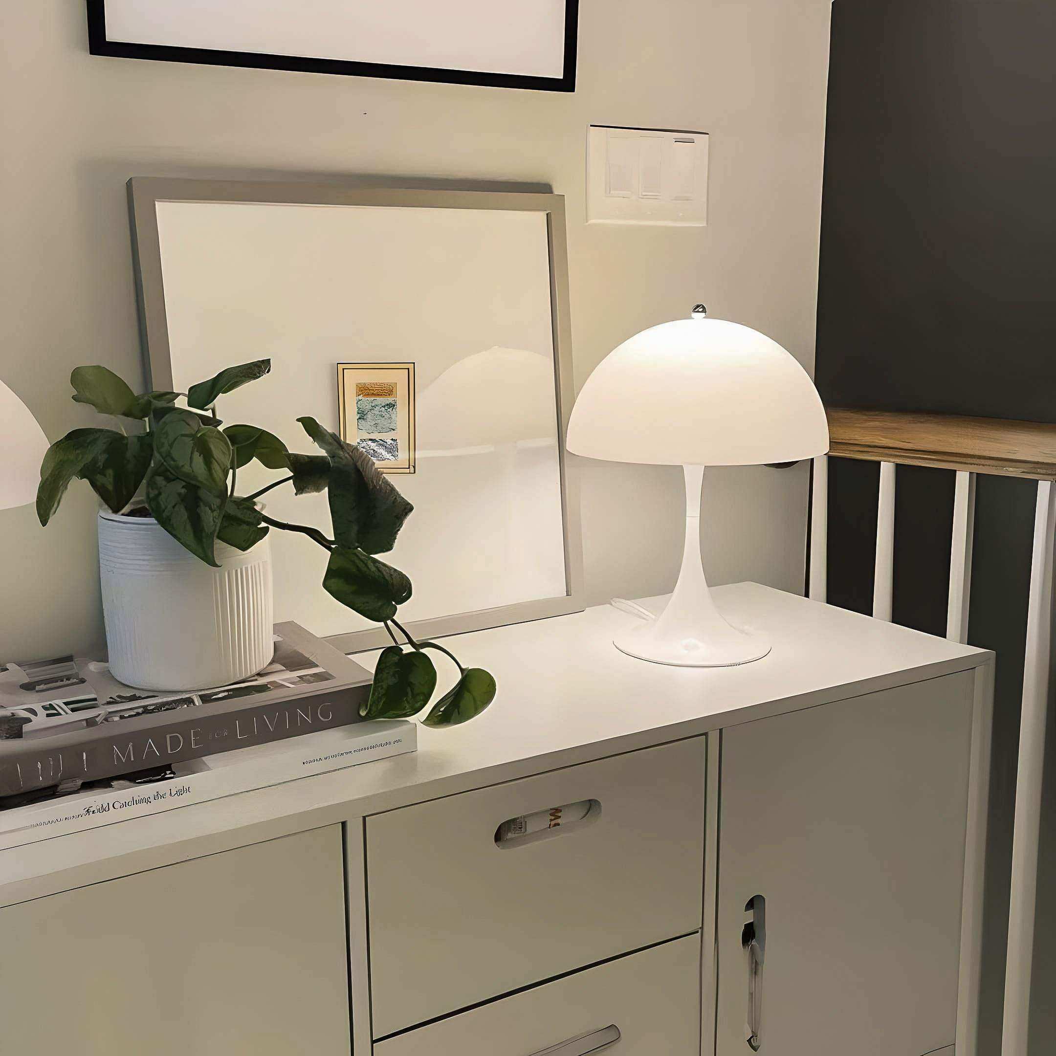 Luna lamp warm white light setting