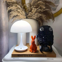 Luna lamp white light setting